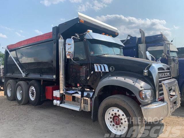 Mack GR64FR Bañeras basculantes usadas