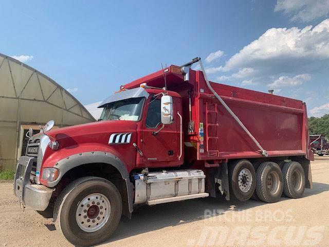 Mack GR64FR Bañeras basculantes usadas