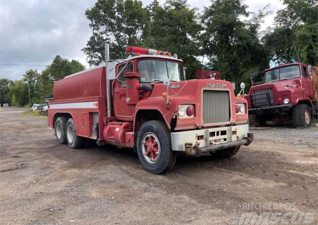 Mack R600 Camiones cisternas