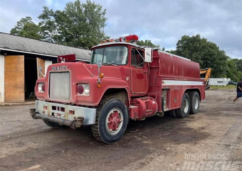 Mack R600 Camiones cisternas