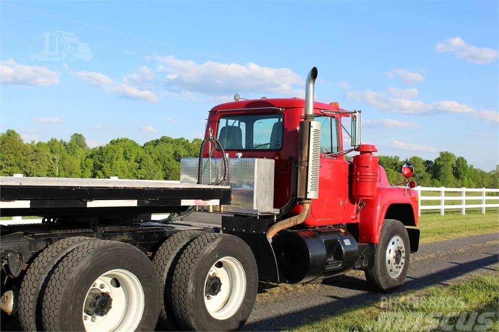 Mack R686ST Camiones tractor