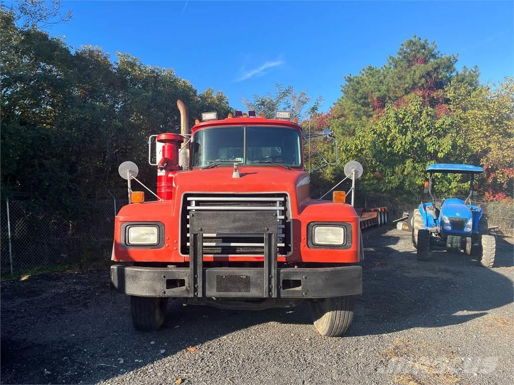 Mack RD688S Camiones tractor