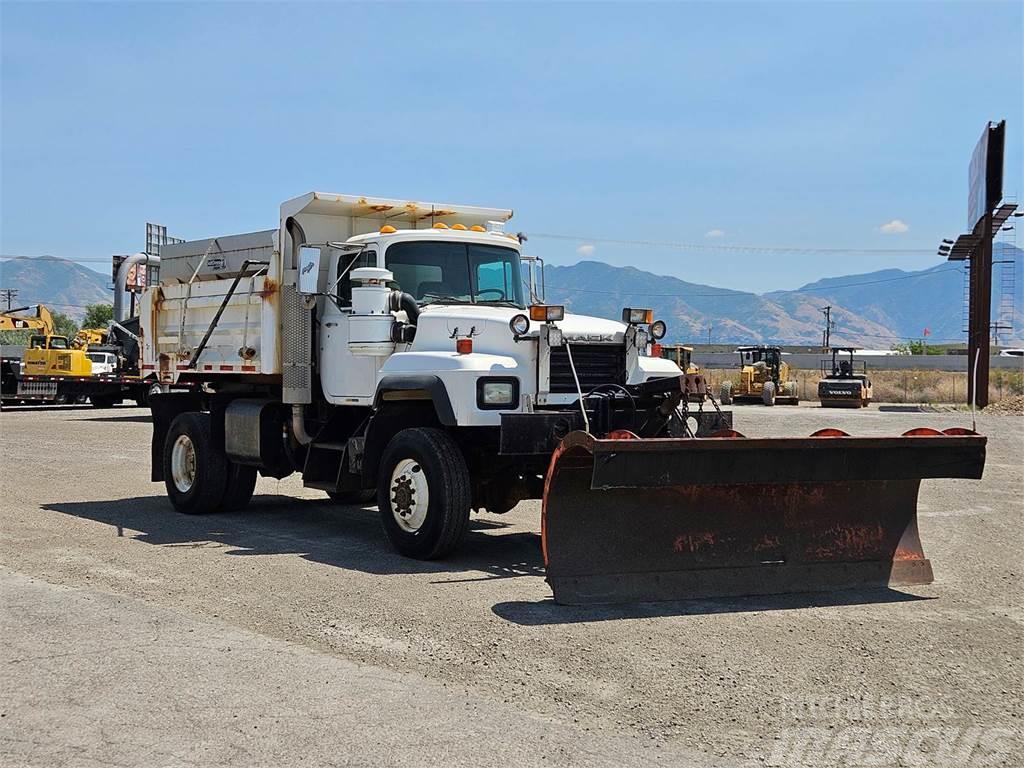 Mack RD690 Hojas y cuñas quitanieves