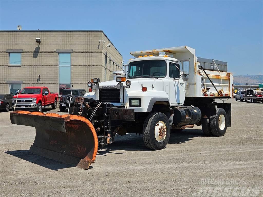 Mack RD690 Hojas y cuñas quitanieves