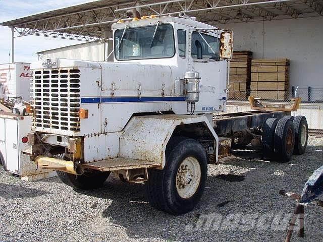 Oshkosh FF2346 Camiones con chasís y cabina