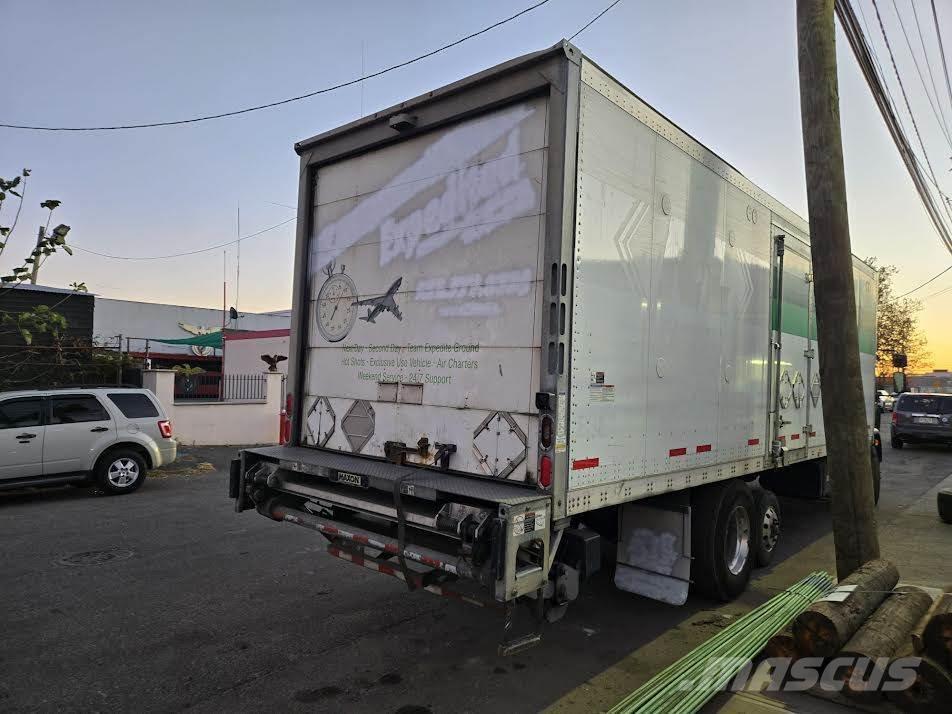 Peterbilt 220 Camiones con caja de remolque