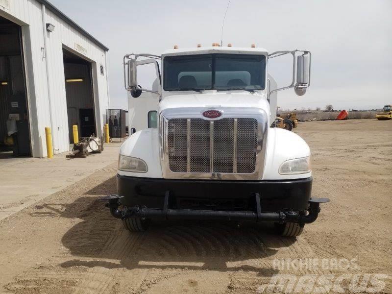 Peterbilt 335 Camiones cisternas