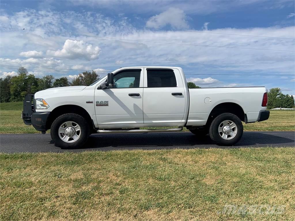 RAM 2500 Caja abierta/laterales abatibles