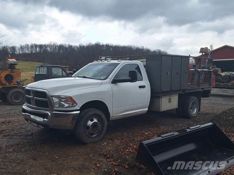 RAM 3500 Caja abierta/laterales abatibles