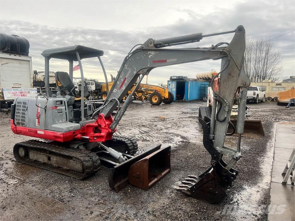 Takeuchi TB135 Excavadoras sobre orugas