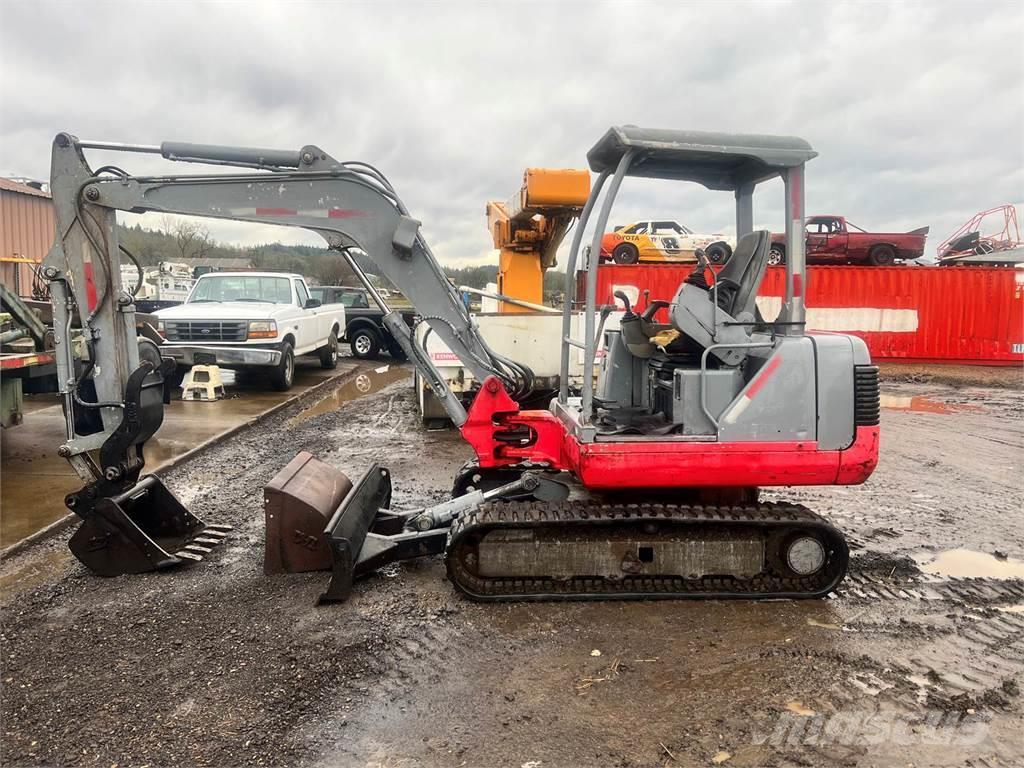 Takeuchi TB135 Excavadoras sobre orugas