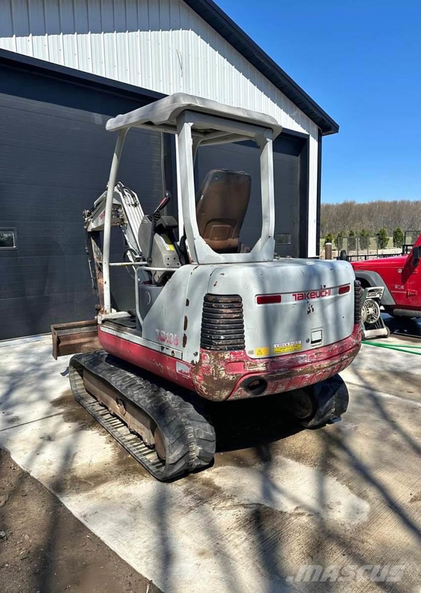 Takeuchi TB135 Excavadoras sobre orugas