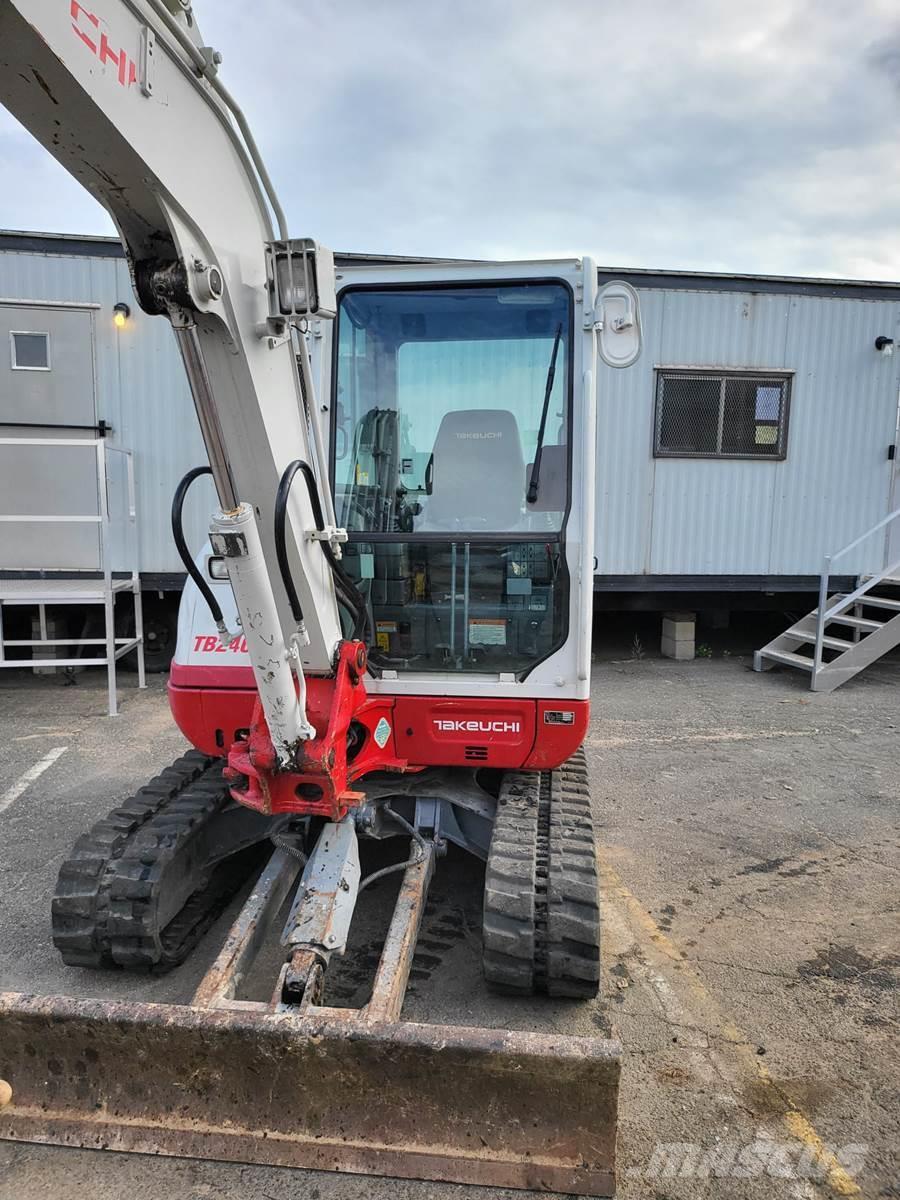 Takeuchi TB240 Excavadoras sobre orugas