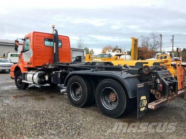 Volvo VHD42B200 Camiones elevadores de gancho