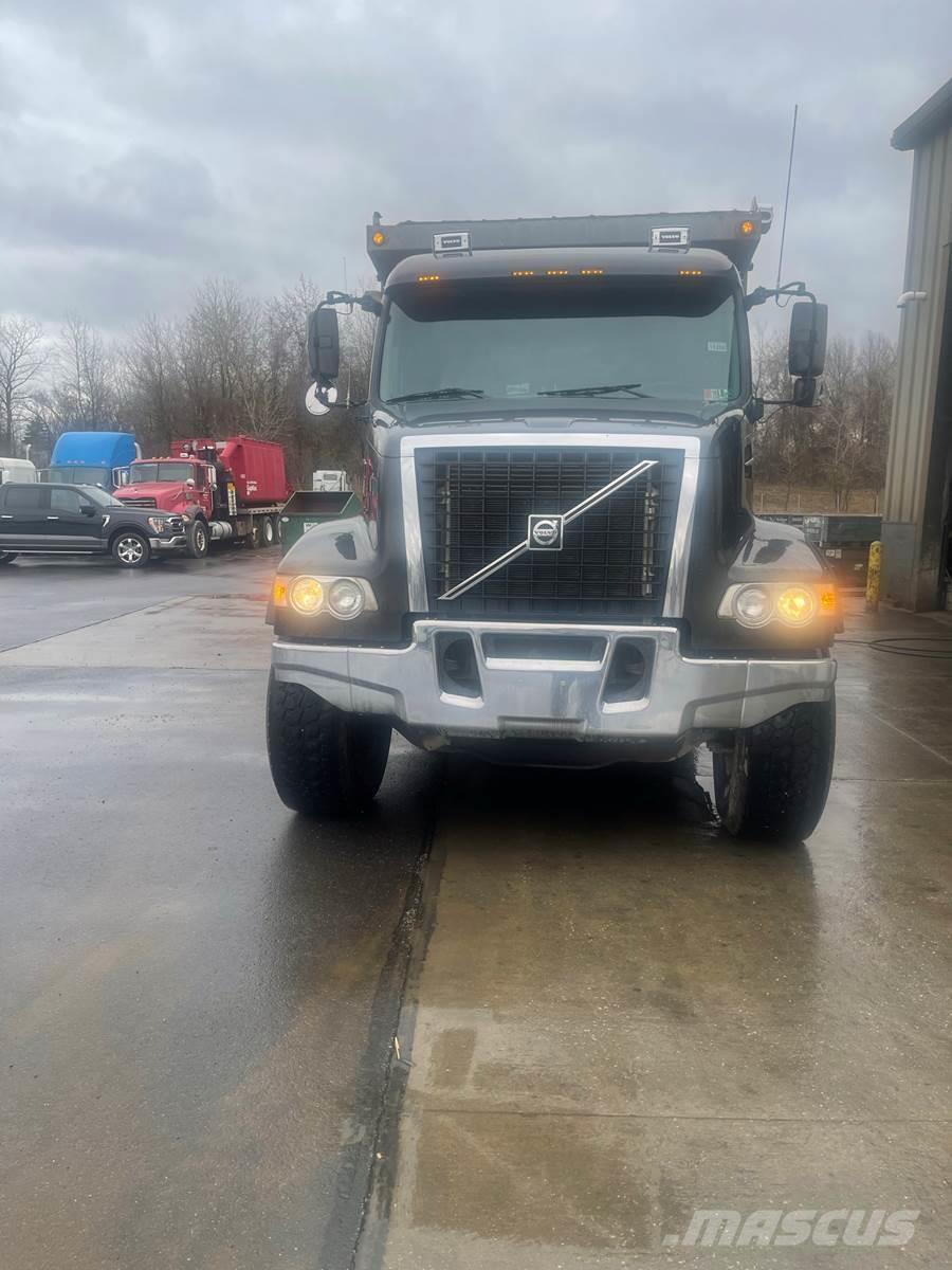 Volvo VHD64F200 Bañeras basculantes usadas