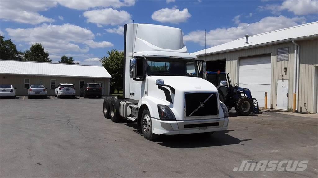 Volvo VNL300 Camiones tractor