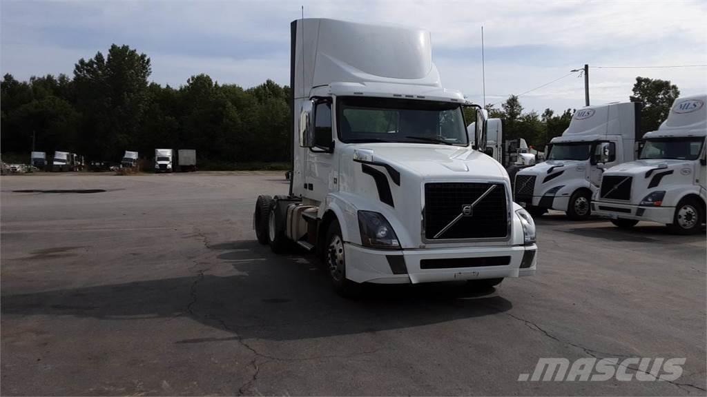 Volvo VNL300 Camiones tractor