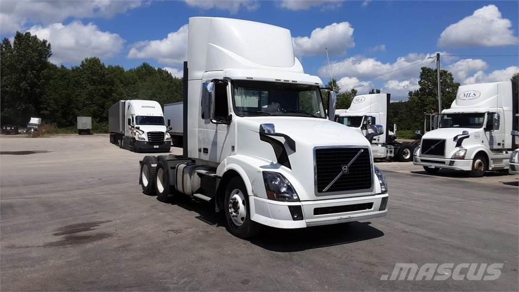 Volvo VNL300 Camiones tractor