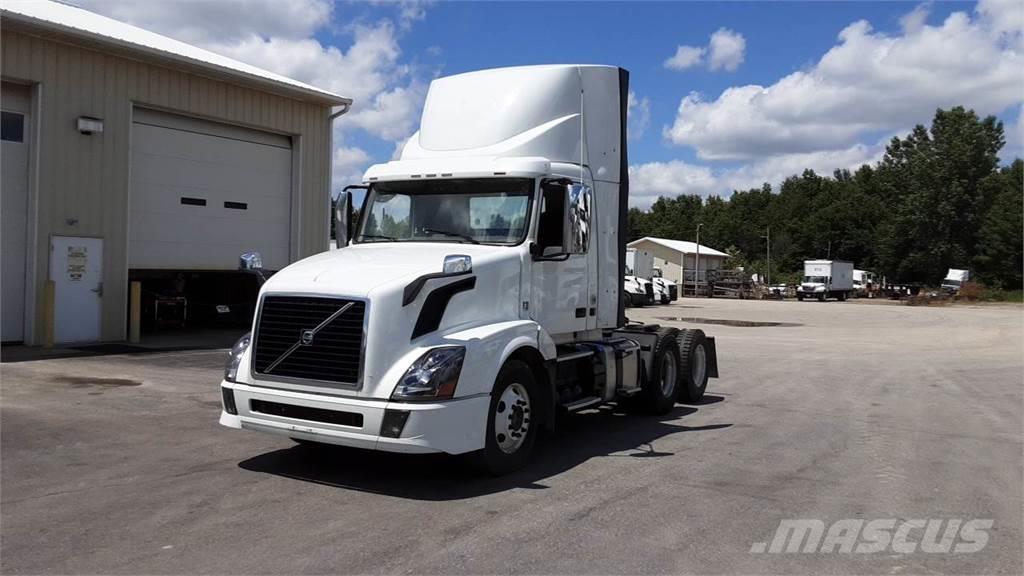 Volvo VNL300 Camiones tractor