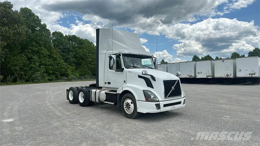 Volvo VNL300 Camiones tractor