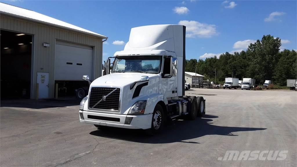 Volvo VNL300 Camiones tractor