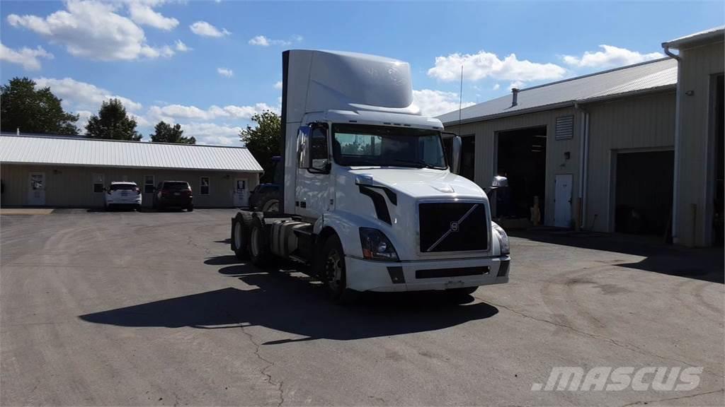 Volvo VNL300 Camiones tractor