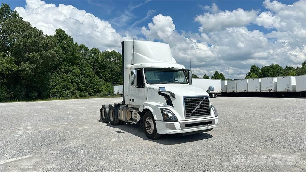 Volvo VNL300 Camiones tractor