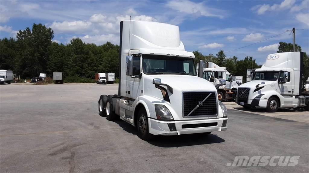 Volvo VNL300 Camiones tractor