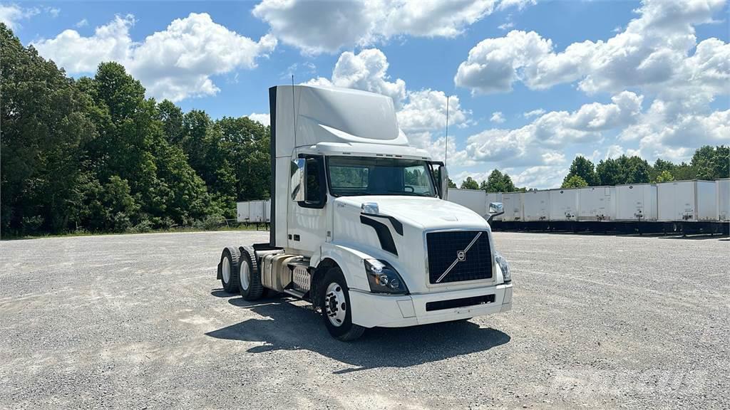 Volvo VNL300 Camiones tractor