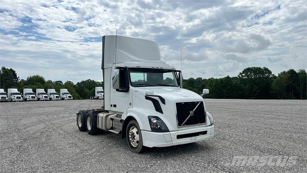 Volvo VNL300 Camiones tractor