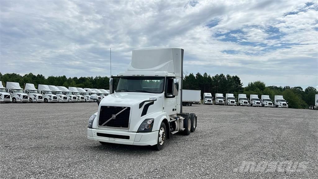 Volvo VNL300 Camiones tractor