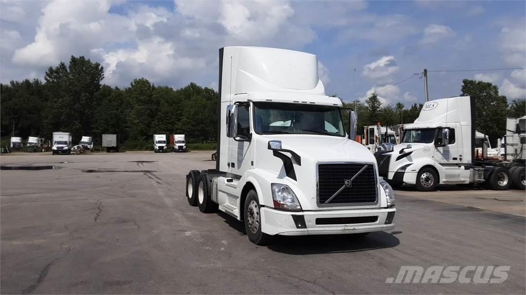 Volvo VNL300 Camiones tractor