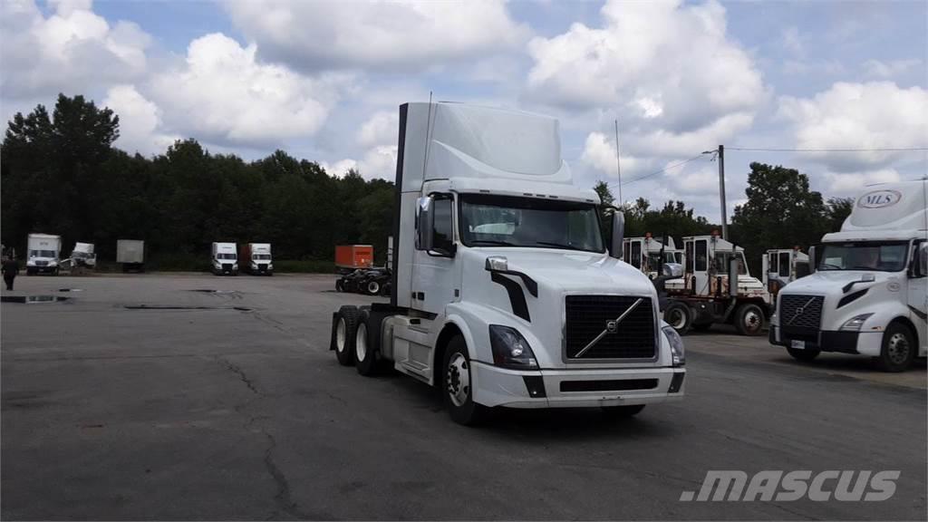 Volvo VNL300 Camiones tractor