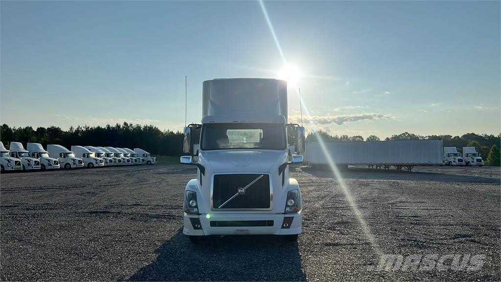 Volvo VNL300 Camiones tractor