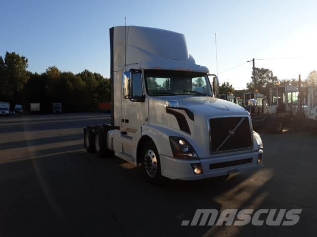 Volvo VNL300 Camiones tractor