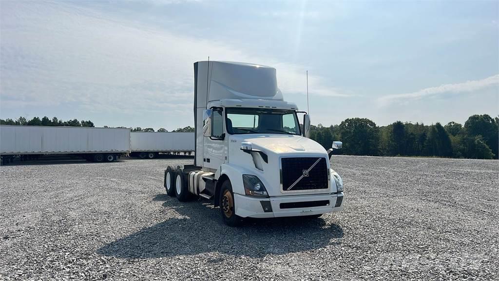 Volvo VNL300 Camiones tractor