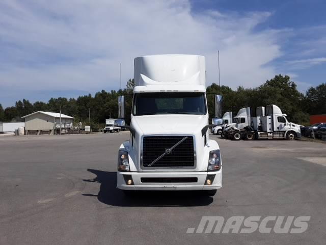 Volvo VNL300 Camiones tractor