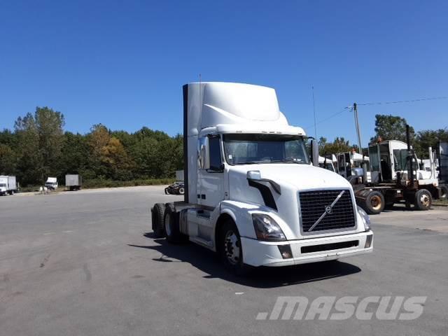 Volvo VNL300 Camiones tractor