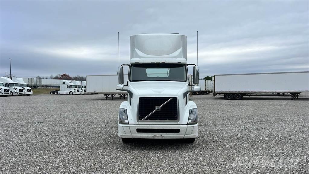 Volvo VNL300 Camiones tractor