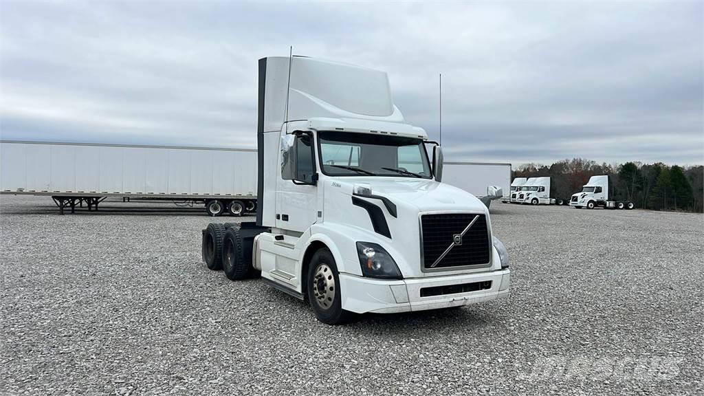 Volvo VNL300 Camiones tractor