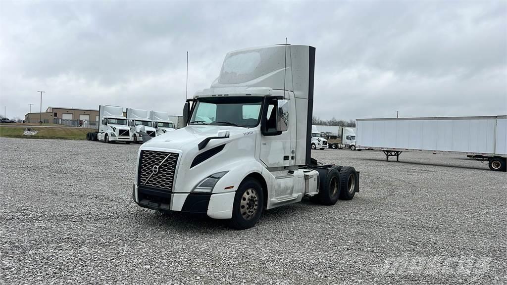 Volvo VNL300 Camiones tractor