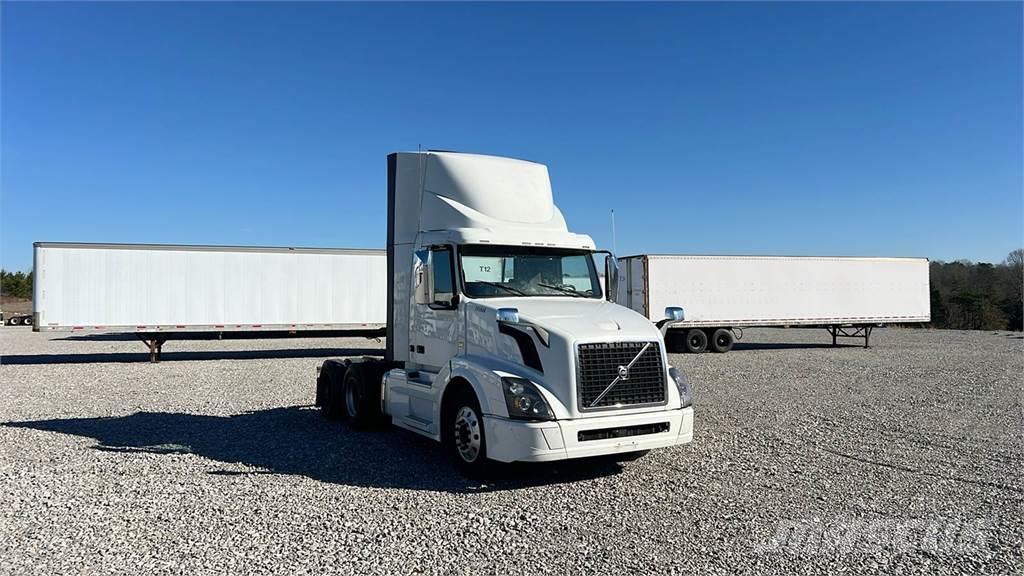 Volvo VNL300 Camiones tractor