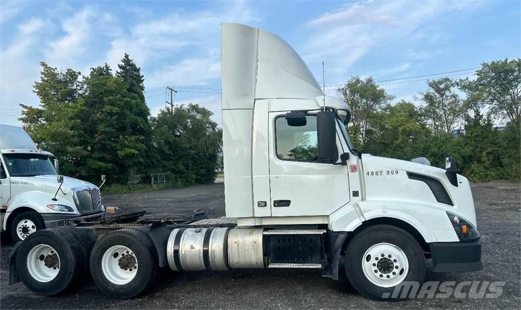 Volvo VNL64T300 Camiones tractor