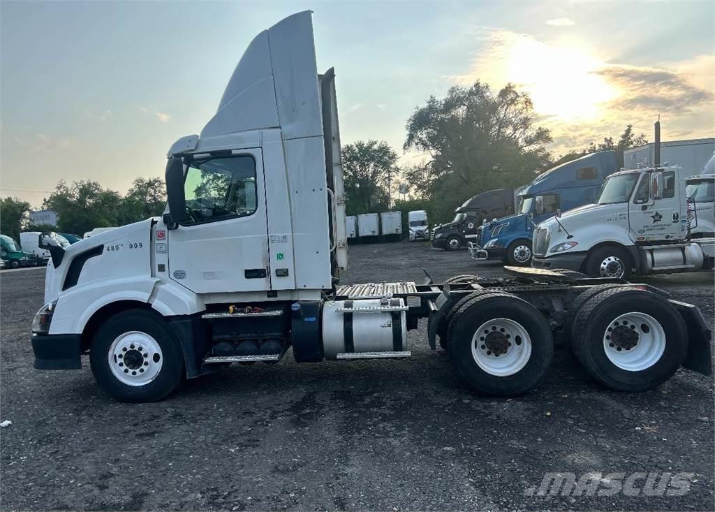 Volvo VNL64T300 Camiones tractor