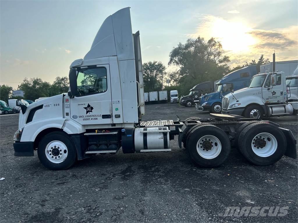 Volvo VNL64T300 Camiones tractor