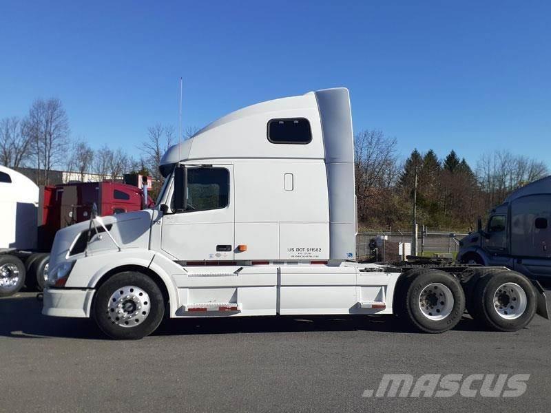 Volvo VNL64T670 Camiones tractor