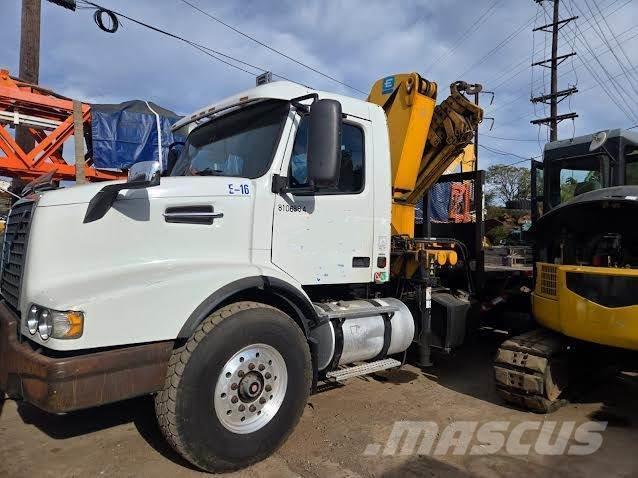 Volvo VNL64TV04 Camiones grúa