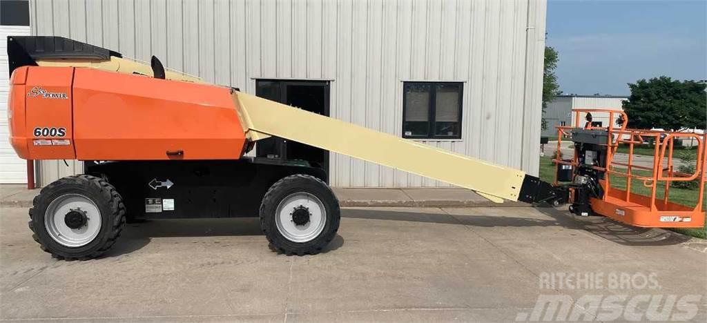 JLG 600S Plataformas con jaula de elevación