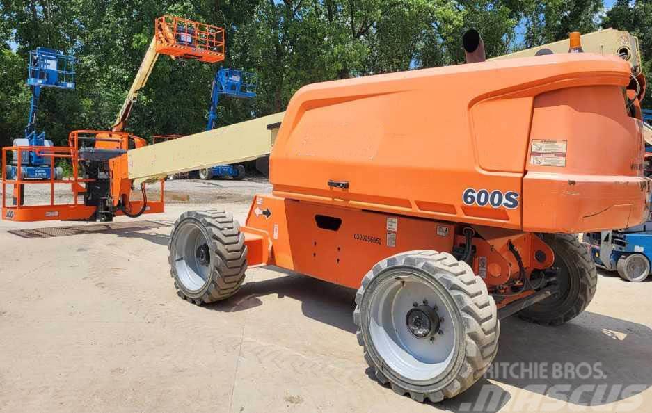 JLG 600S Plataformas con jaula de elevación