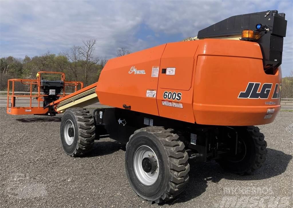 JLG 600S Plataformas con jaula de elevación